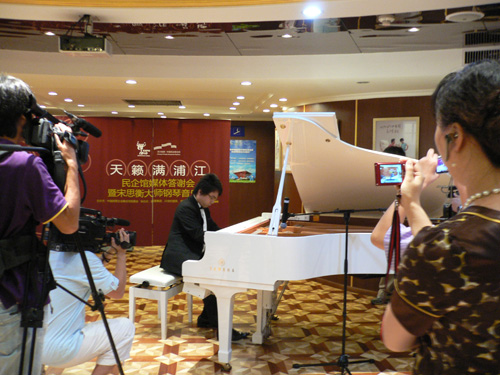 世博會民企館媒體答謝暨宋思衡大師鋼琴音樂會報道 