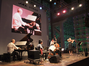 雅馬哈鋼琴亮相世博會日本產業館 