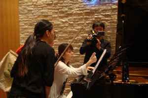 牧野由依來雅馬哈拍攝『音樂物語』節目 