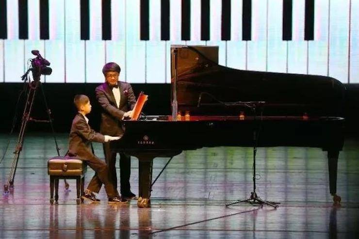 萬圣節狂歡臨近！雅馬哈藝術家宋思衡在津奏響“交響情人夢”