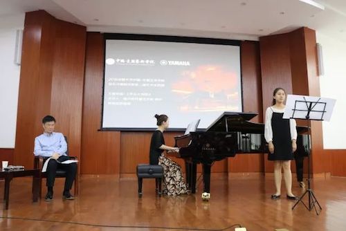 雅馬哈藝術家石叔誠與特邀藝術家顧平受邀于成都大學東盟藝術學院、音樂與舞蹈學院藝術實踐周開展公開課