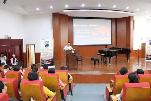 雅馬哈藝術家石叔誠與特邀藝術家顧平受邀于成都大學東盟藝術學院、音樂與舞蹈學院藝術實踐周開展公開課