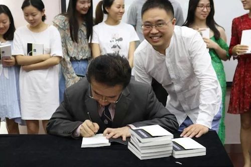 雅馬哈藝術家石叔誠與特邀藝術家顧平受邀于成都大學東盟藝術學院、音樂與舞蹈學院藝術實踐周開展公開課