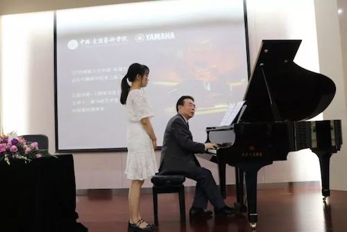 雅馬哈藝術家石叔誠與特邀藝術家顧平受邀于成都大學東盟藝術學院、音樂與舞蹈學院藝術實踐周開展公開課