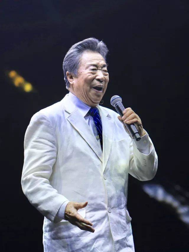 歌聲悠揚，唱出時代記憶，琴聲悅耳，奏響希望樂章 <br> 2018“我愛你中國?紀念改革開放40周年”經典歌曲上海演唱會圓滿落幕