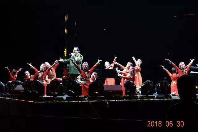 歌聲悠揚，唱出時代記憶，琴聲悅耳，奏響希望樂章 <br> 2018“我愛你中國?紀念改革開放40周年”經典歌曲上海演唱會圓滿落幕