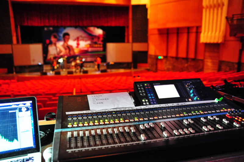 嚴爵、丁當上海歌友會——LS9-32數字臺與中小型演出