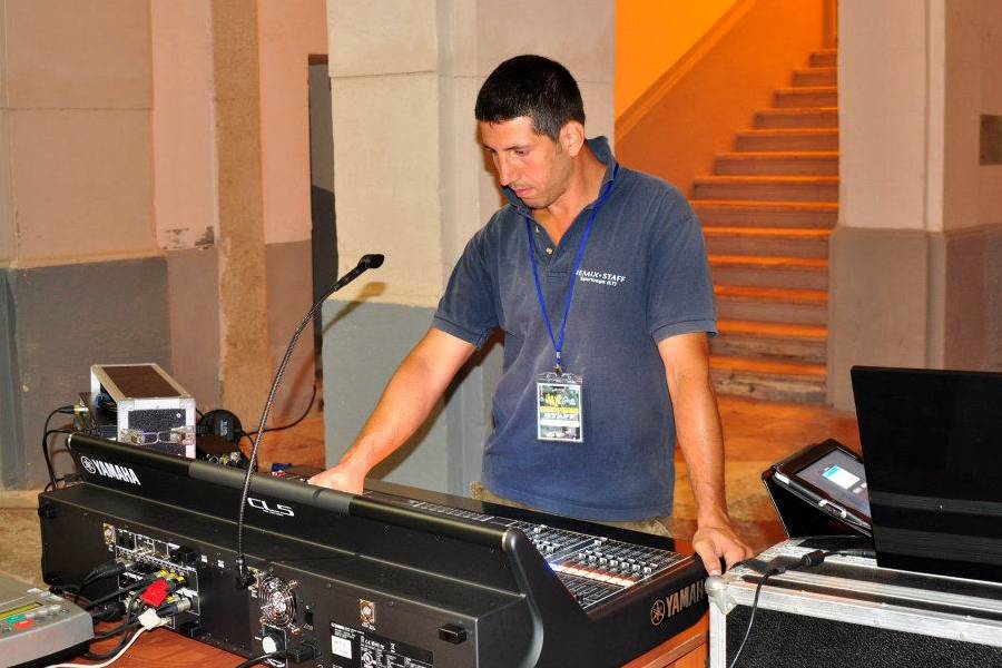 意大利加埃塔爵士音樂節——爵士演出中的雅馬哈CL5調音臺