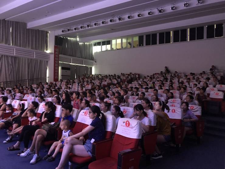 雅馬哈獻給孩子的音樂啟蒙課|兒童劇《七耳兔尋找樂器之王》巡演·綿陽站成功舉辦