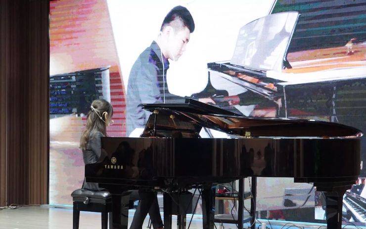 科技推動音樂教育創新，張希教授《古典主義時期鋼琴奏鳴曲的演繹》公開課圓滿成功