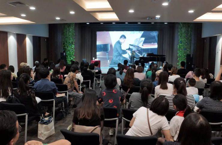 科技推動音樂教育創新，張希教授《古典主義時期鋼琴奏鳴曲的演繹》公開課圓滿成功