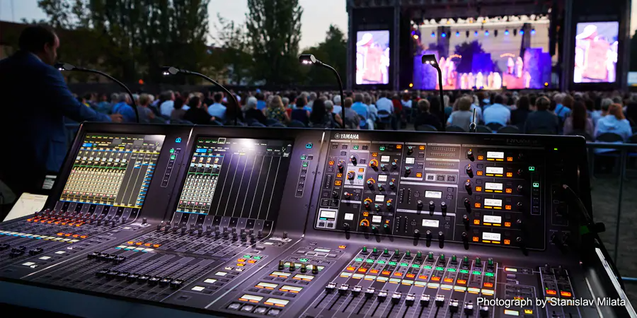 業界領先的捷克音響師投資購買雅馬哈RIVAGE PM7