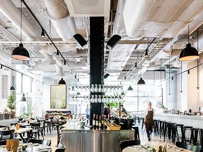 雅馬哈助力斯德哥爾摩的法國工業風餐廳Usine