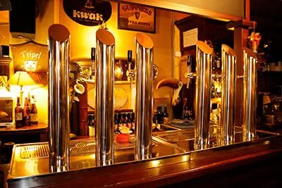 雅馬哈在鐘樓附近搖滾