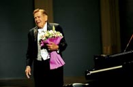 上海音樂廳上演古典音樂“達人秀”----美國鋼琴大師阿貝西蒙以九十高齡舉行獨奏會 